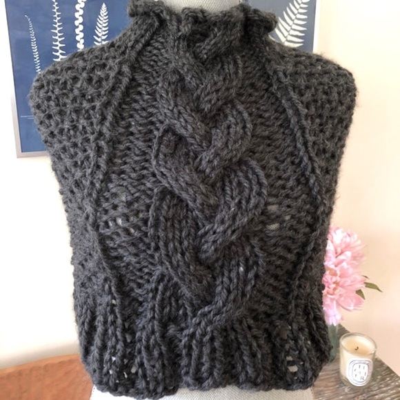 Bohemian Chunky Knit Poncho Charcoal Gray Wool Blend Capelet Aran Braided Cable - Picture 3 of 8